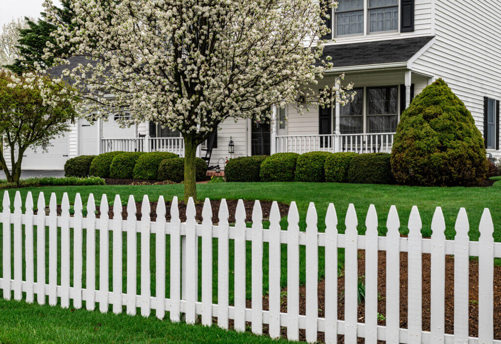 Impress Your Neighbors by Choosing the Right Fence - Right Fence Co